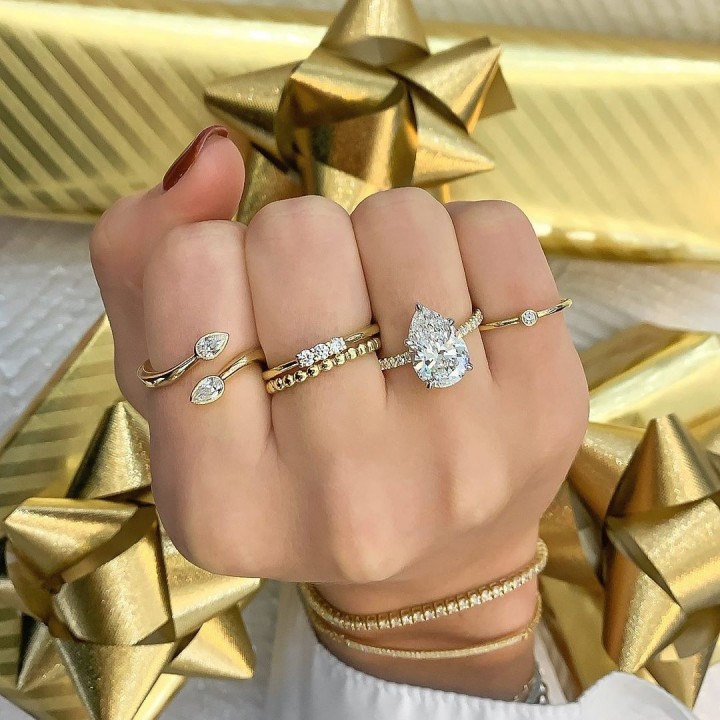 Toi Et Moi Pear Shape Yellow Gold Ring flat