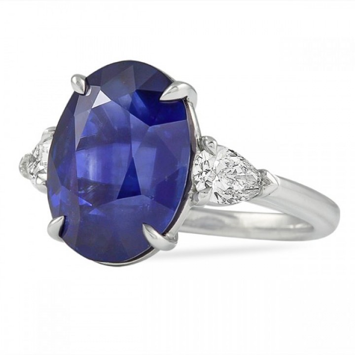 7.75ct Oval Sapphire Three-Stone Ring flat