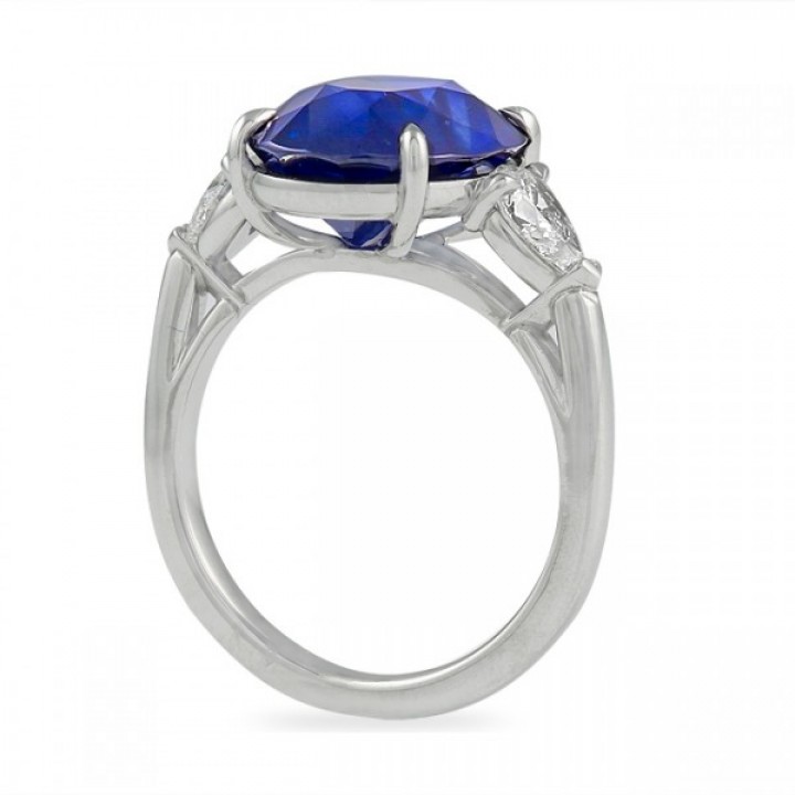 7.75ct Oval Sapphire Three-Stone Ring flat