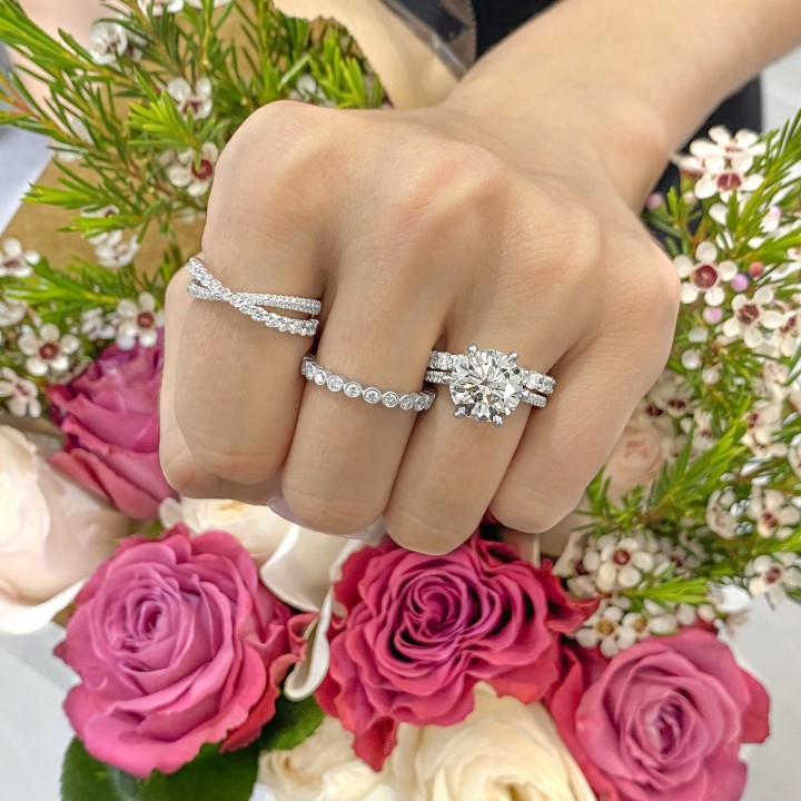 Pave & Prong Set Diamond Criss-Cross Band front