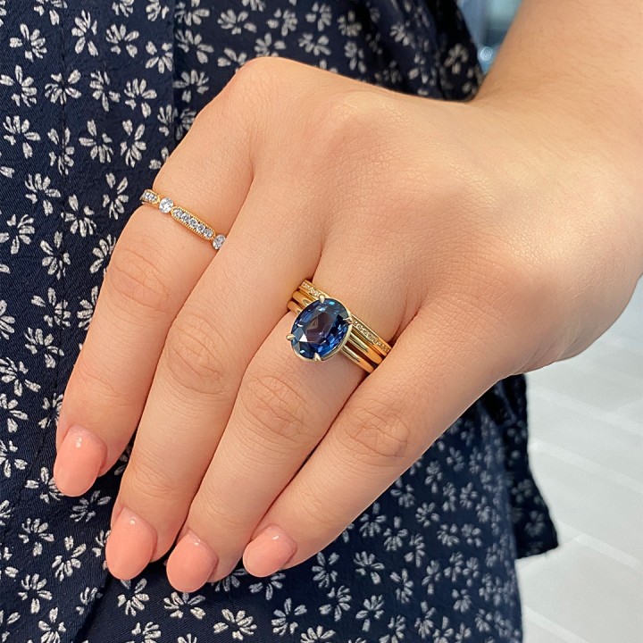 4.06 carat Blue Sapphire Yellow Gold Engagement Ring flat