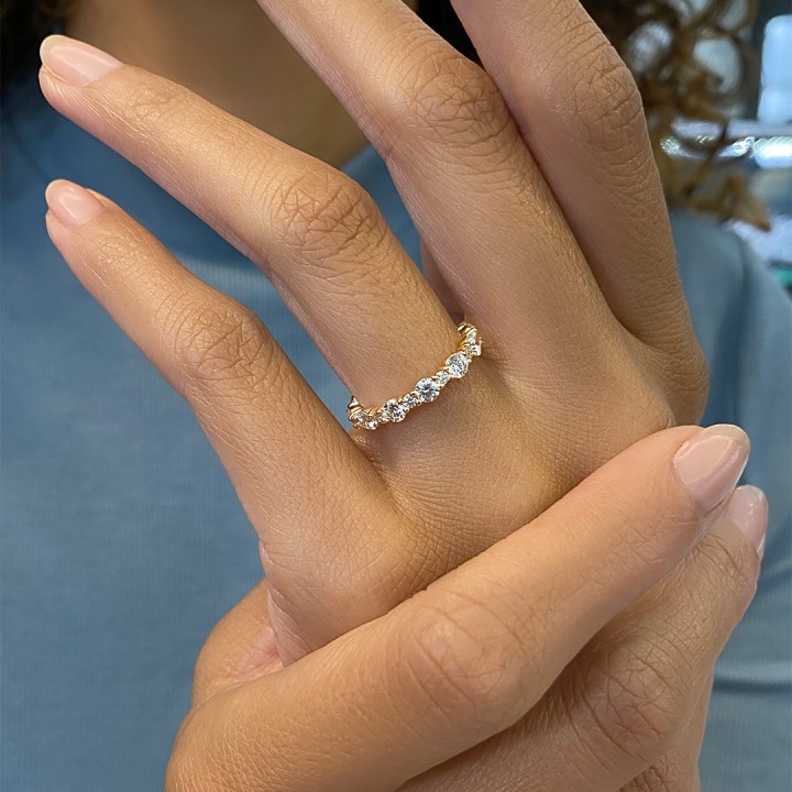 1.65ct Alternating Size Round Diamond Shared Prong Eternity Band yg flat
