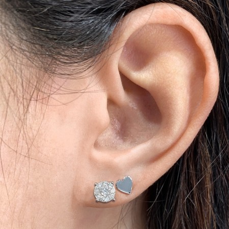 Round Diamond Cluster Halo lifestyle